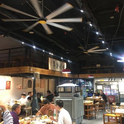 Goede prijs. 8FT borstelloze buitenrotor HVLS industriële plafondventilator voor magazijnbedrijven Restaurants online