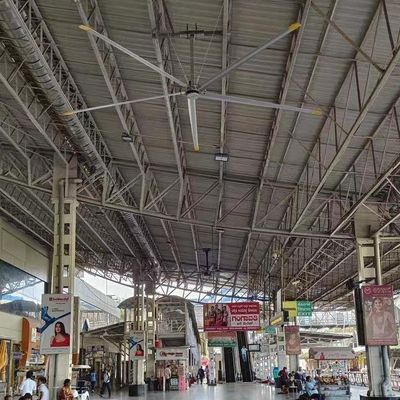 Goede prijs. 5.0m 16ft elektrische AC aangedreven HVLS industriële plafondventilator met PMSM motor online