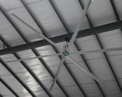 Goede prijs. Grote plafondventilator met aluminiumblad met lage snelheid online